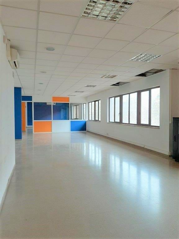 Oficina de lloguer en Cornellà de Llobregat amb Aire condicionat