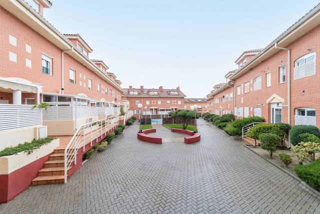 Casa adosada en Venta en Avenida Villanueva de la Cañada en Brunete