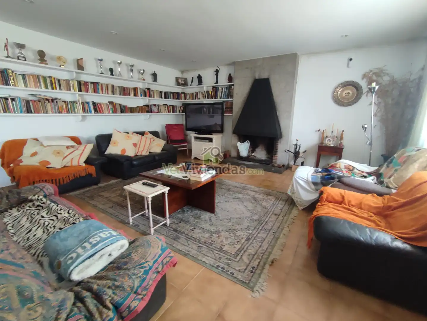 Casa con terraza en venta en Carrer de les Tres Creus 4, imagen 3