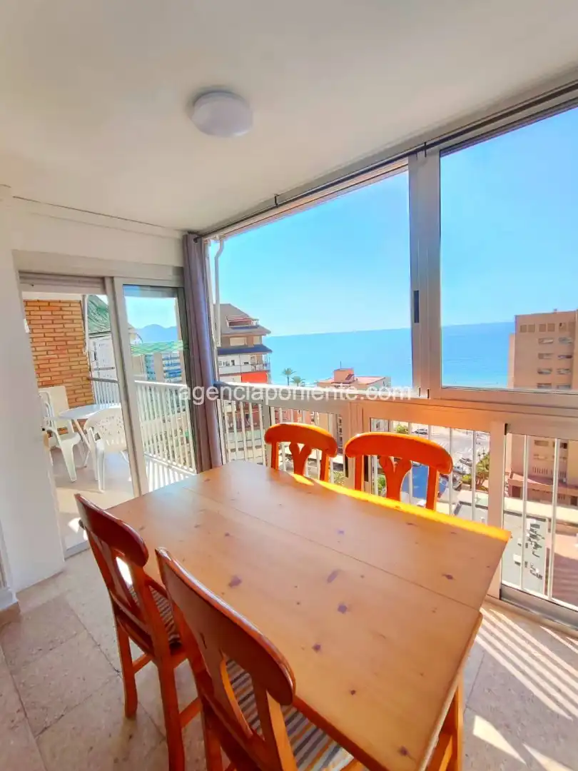 Vista exterior de Apartament de lloguer en Benidorm amb Aire condicionat, Calefacció i Terrassa