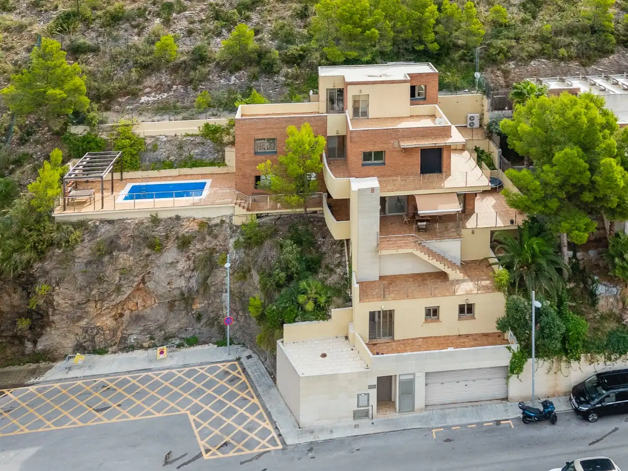 Villa mit Pool zur Miete in carrer eramprunya 35