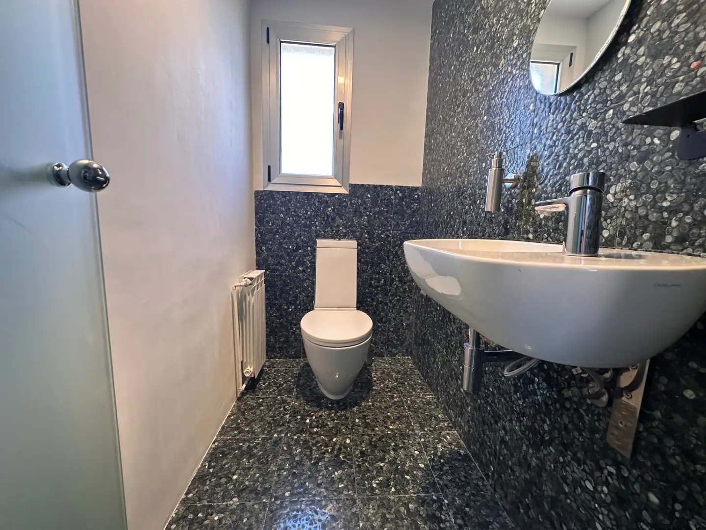 Badezimmer von Einfamilien-Reihenhaus zum Verkauf in El Catllar  mit Heizung, Privatgarten und Parkett
