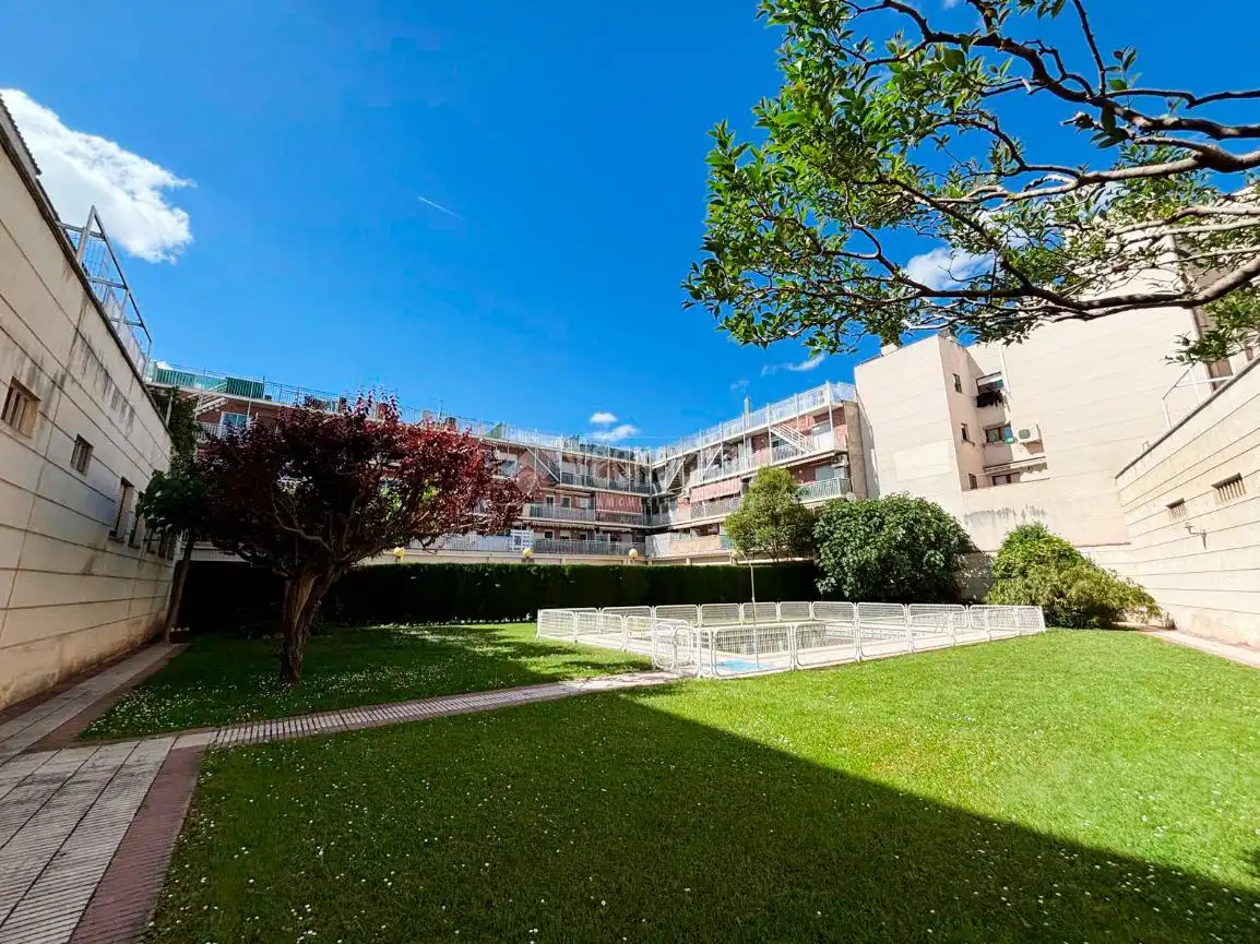 Außenansicht von Wohnung zum Verkauf in Utebo mit Abstellraum, Balkon und Gemeinschaftspool