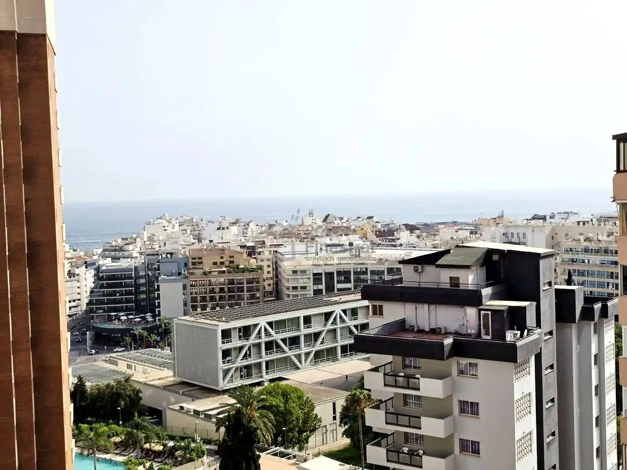 Vista exterior de Apartamento en venta en Benidorm con Terraza, Amueblado y Piscina comunitaria