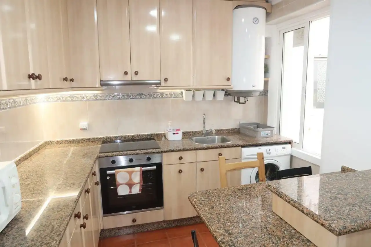Küche von Wohnung zur Miete in A Coruña Capital  mit Heizung und Möbliert