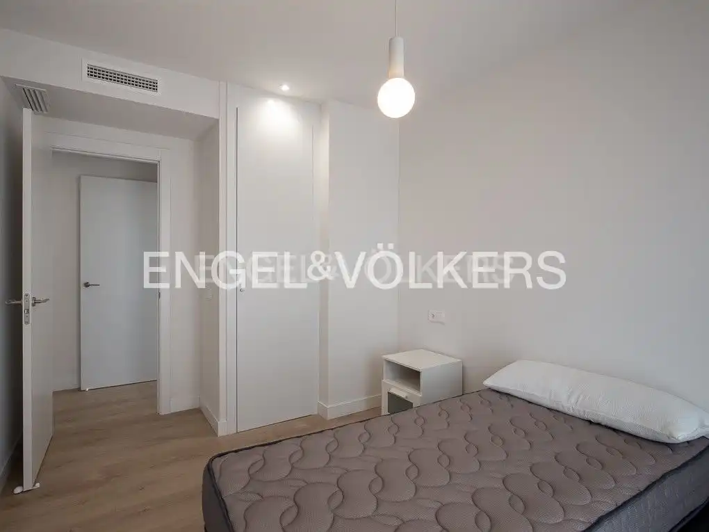 Schlafzimmer von Wohnung zur Miete in Valencia mit Klimaanlage, Heizung und Parkett