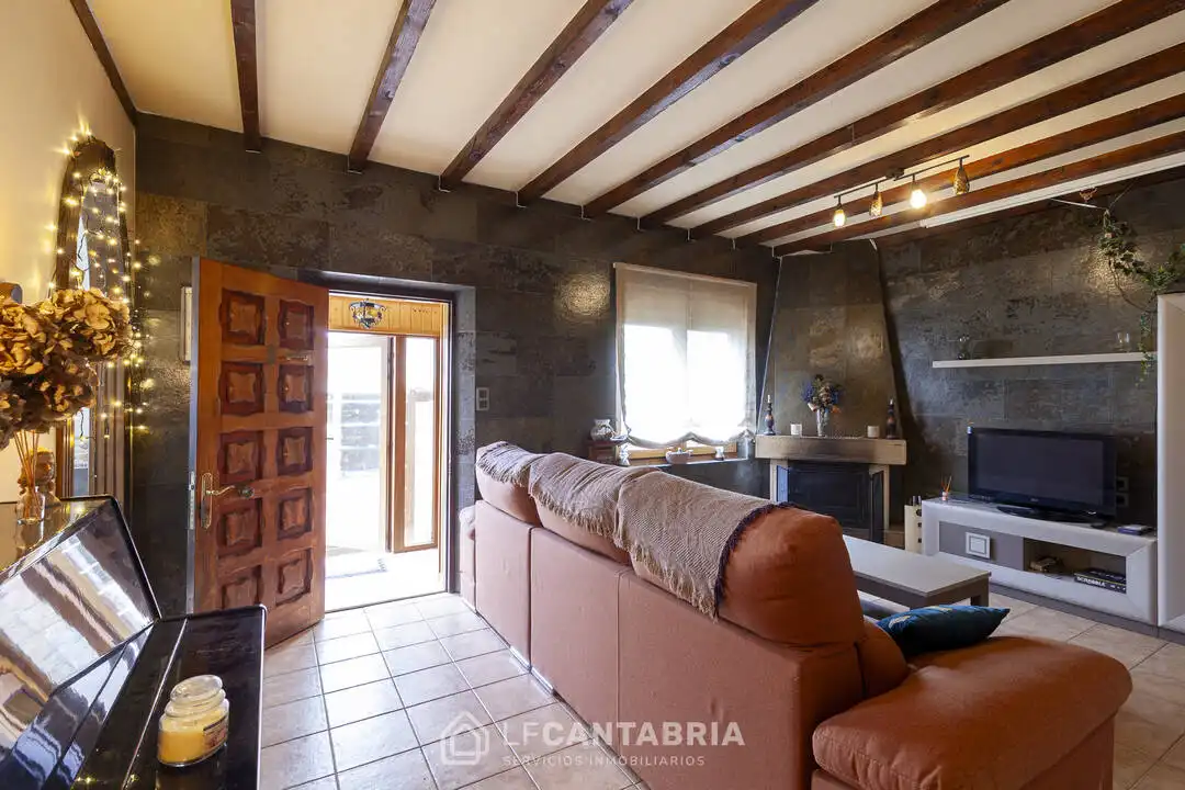 Sala d'estar de Casa o xalet en venda en Puente Viesgo amb Calefacció