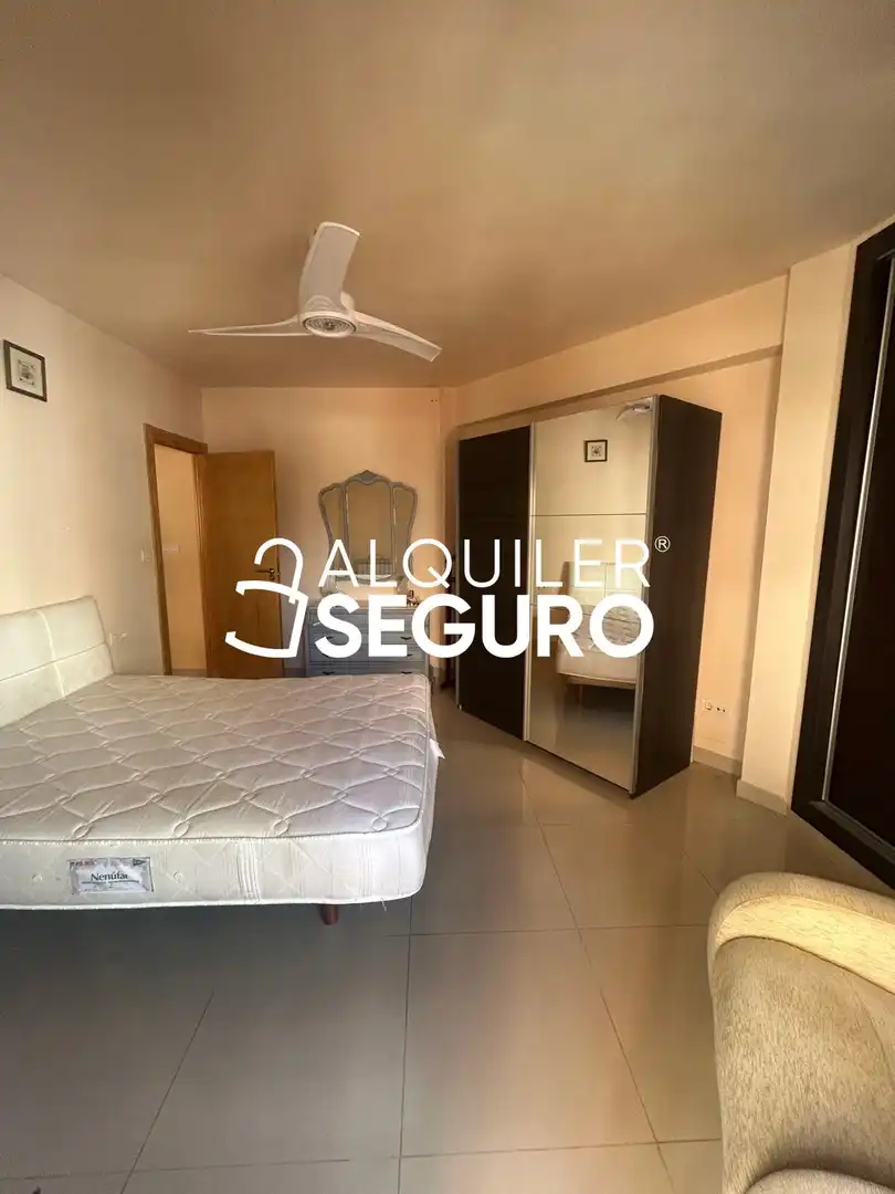 Habitación de Piso de alquiler en Granada con Aire acondicionado, Calefacción y Terraza