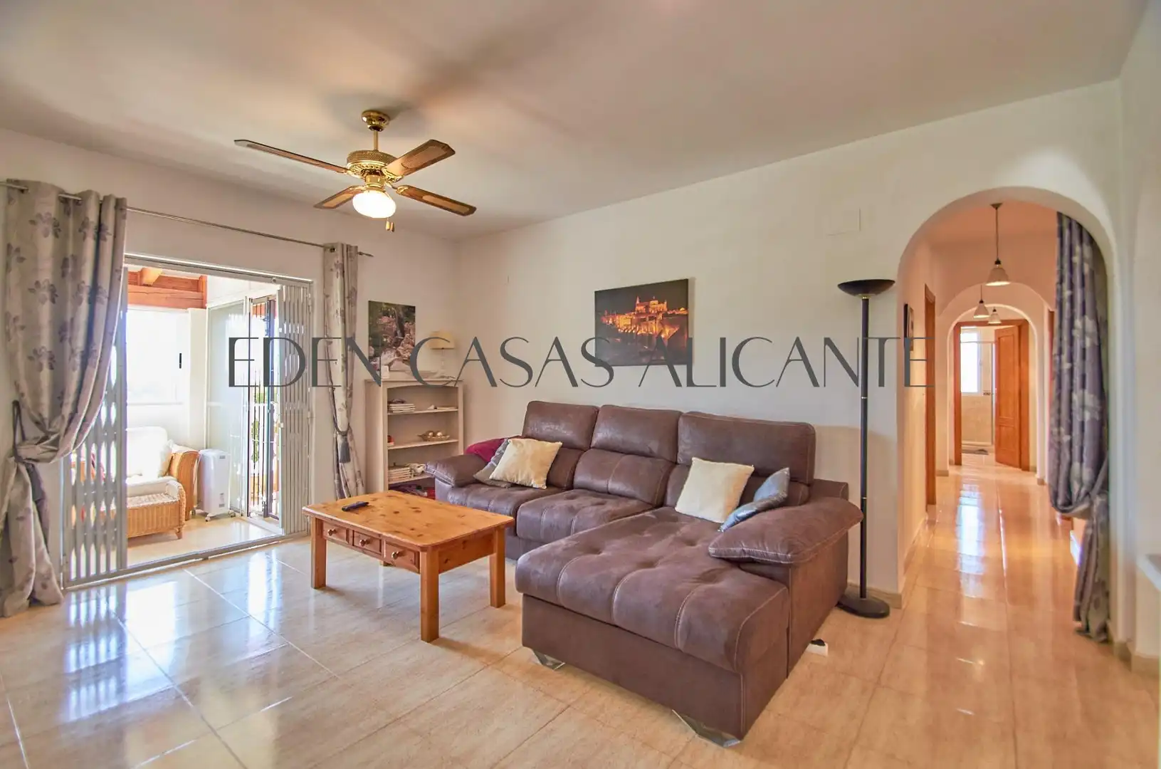 Sala de estar de Casa o chalet en venta en Busot con Aire acondicionado, Calefacción y Jardín privado