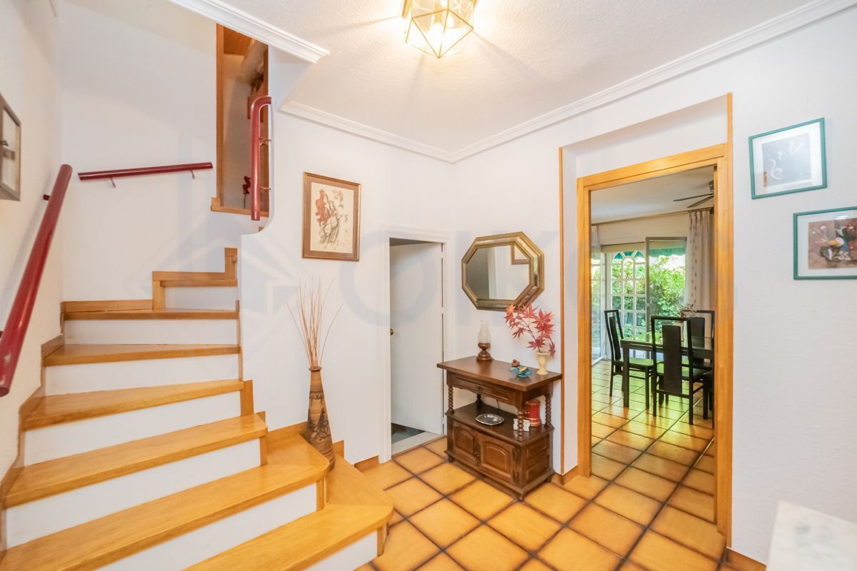 Casa adosada en venta en  Madrid Capital con Calefacción, Jardín privado y Terraza