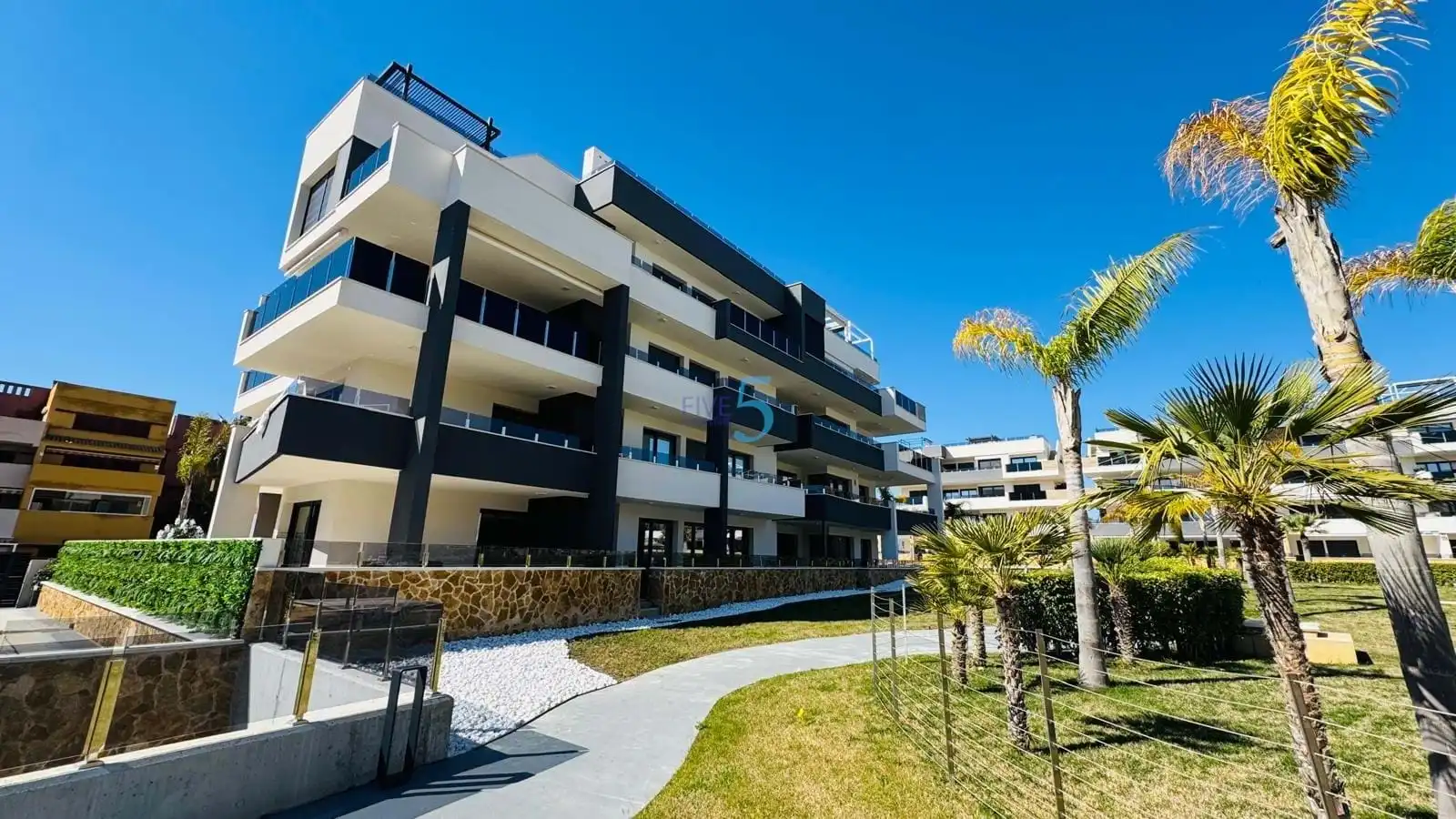 Flat with pool for sale in Orihuela Costa