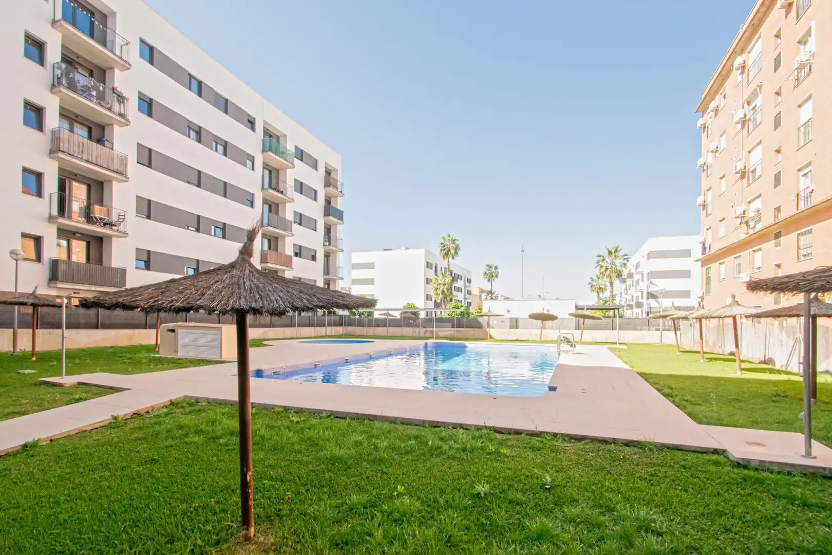 Schwimmbecken von Wohnung zum Verkauf in  Sevilla Capital mit Gemeinschaftspool