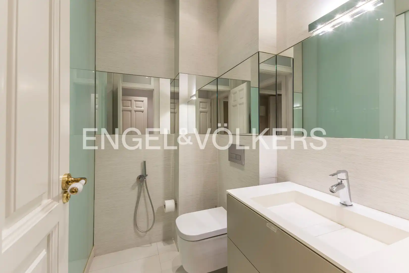 Badezimmer von Wohnung zum Verkauf in Madrid mit Klimaanlage, Heizung und Parkett