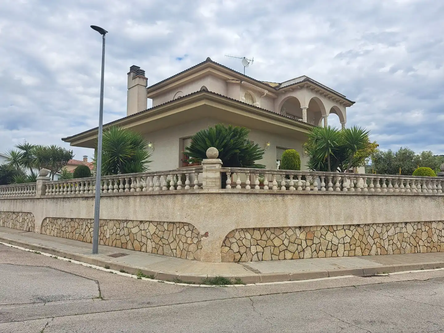 Vista exterior de Casa o chalet en venta en Breda con Aire acondicionado, Calefacción y Jardín privado