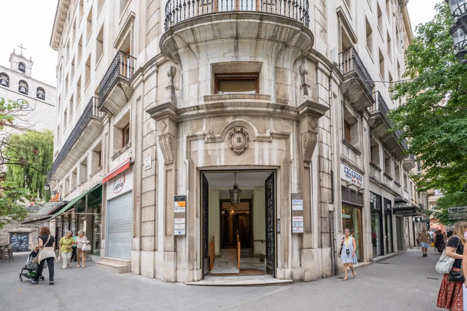Oficina amb ascensor de lloguer a Calle CALVO SOTELO 16