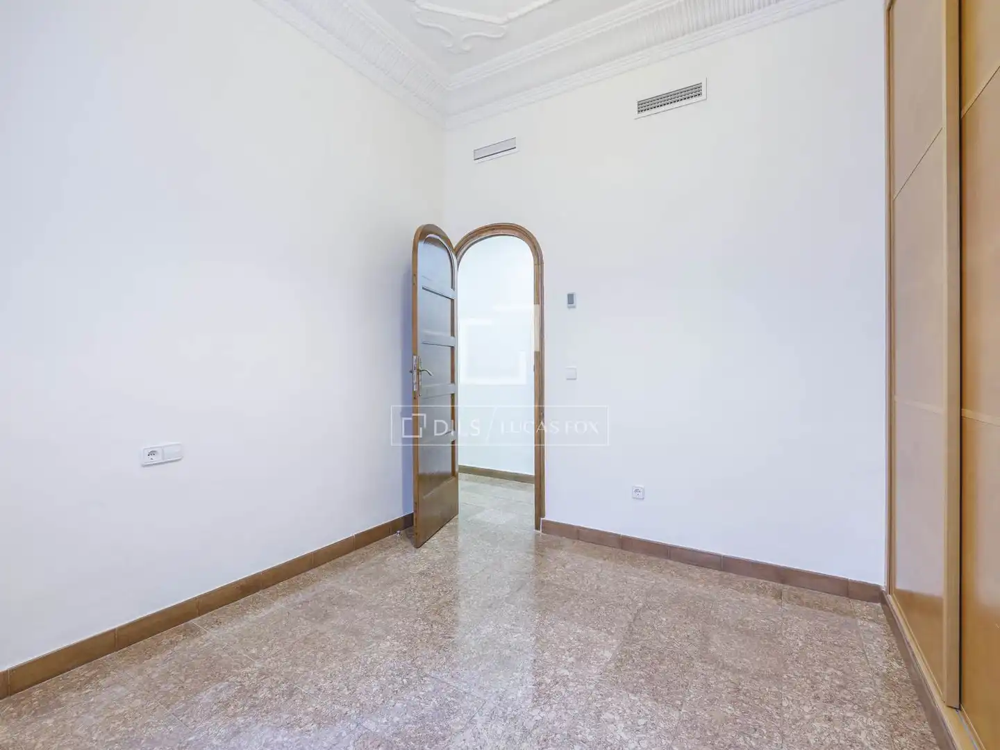 Flat for rent in Valencia  with Air Conditioner, Heating and Balcony