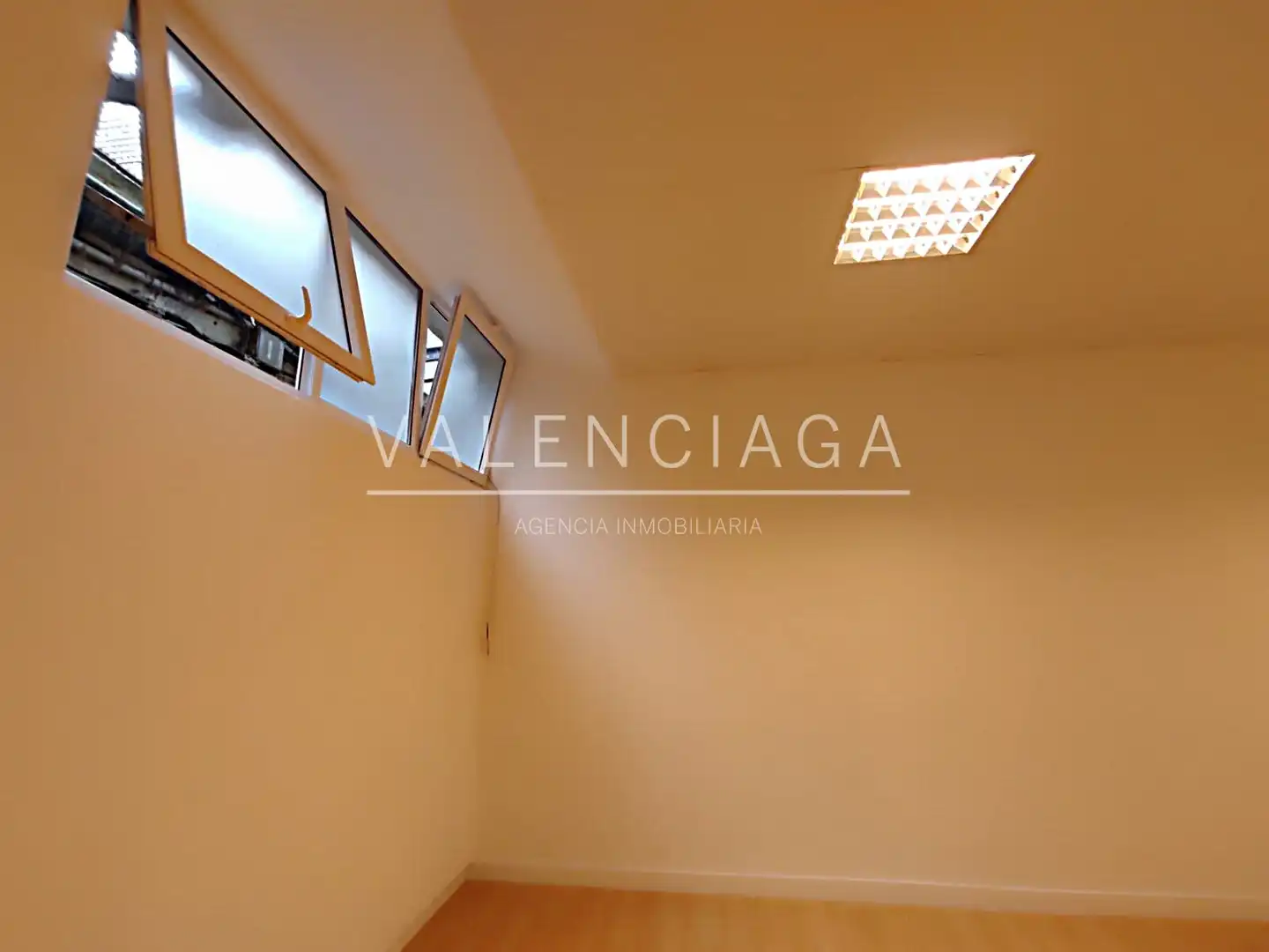 Büro zur Miete in Antiguo