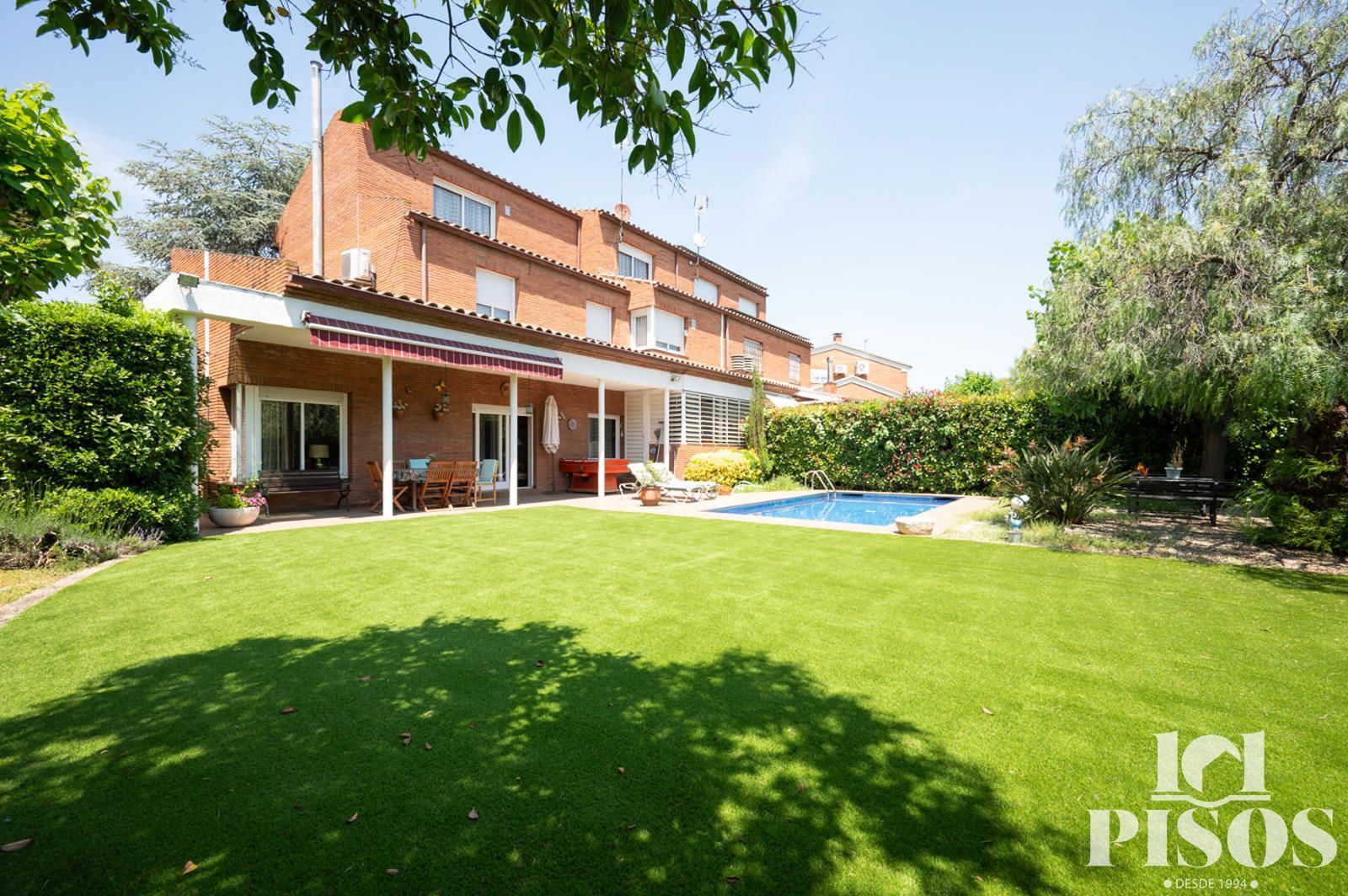 Jardí de Casa adosada en venda en Sant Quirze del Vallès amb Calefacció, Traster i Piscina