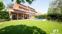 Jardí de Casa adosada en venda en Sant Quirze del Vallès amb Calefacció, Traster i Piscina