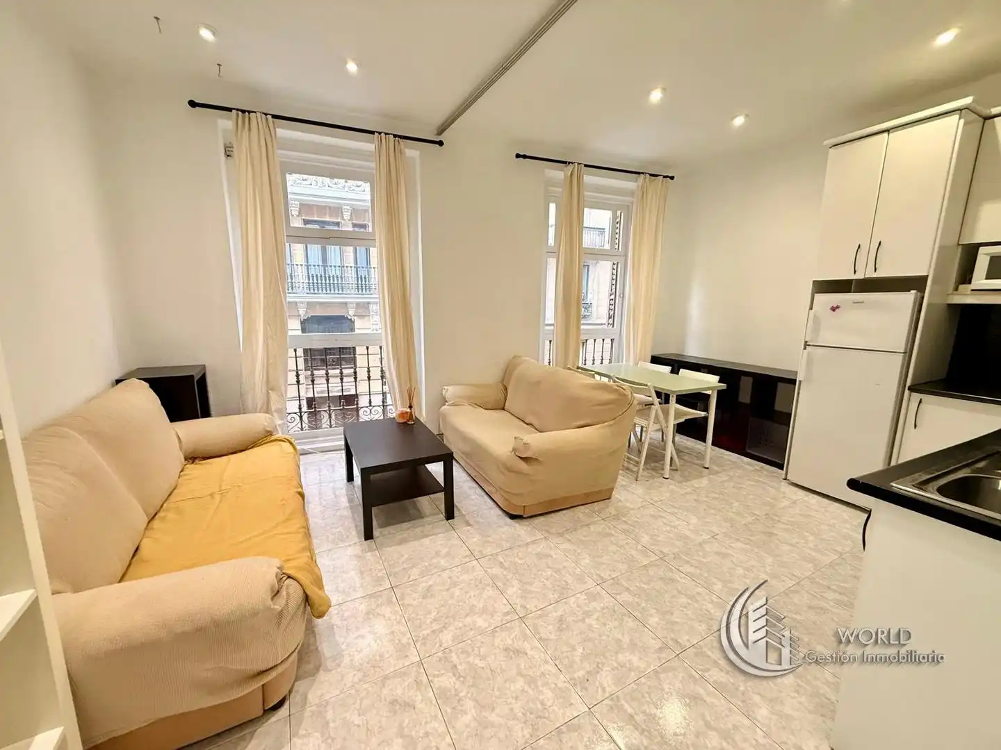 Sala de estar de Apartamento de alquiler en  Madrid Capital con Calefacción, Amueblado y Horno