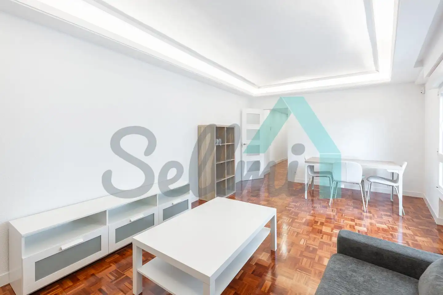 Sala de estar de Piso para compartir en Oviedo  con Calefacción, Parquet y Amueblado