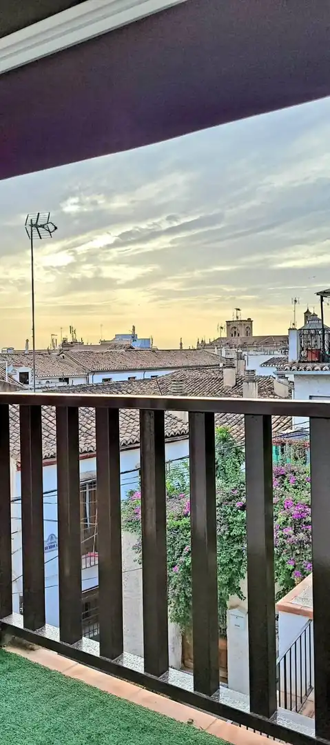 Vista exterior de Pis de lloguer en Granada amb Aire condicionat i Balcó