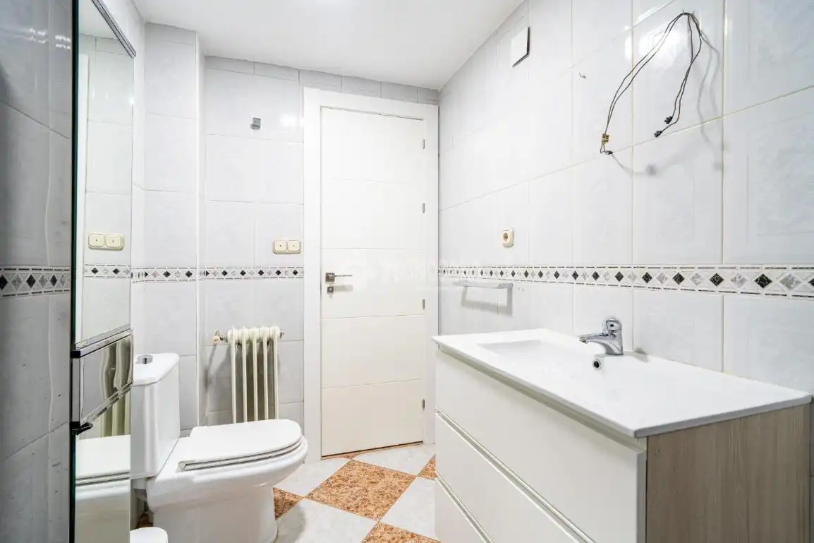 Badezimmer von Wohnung zum Verkauf in Granada