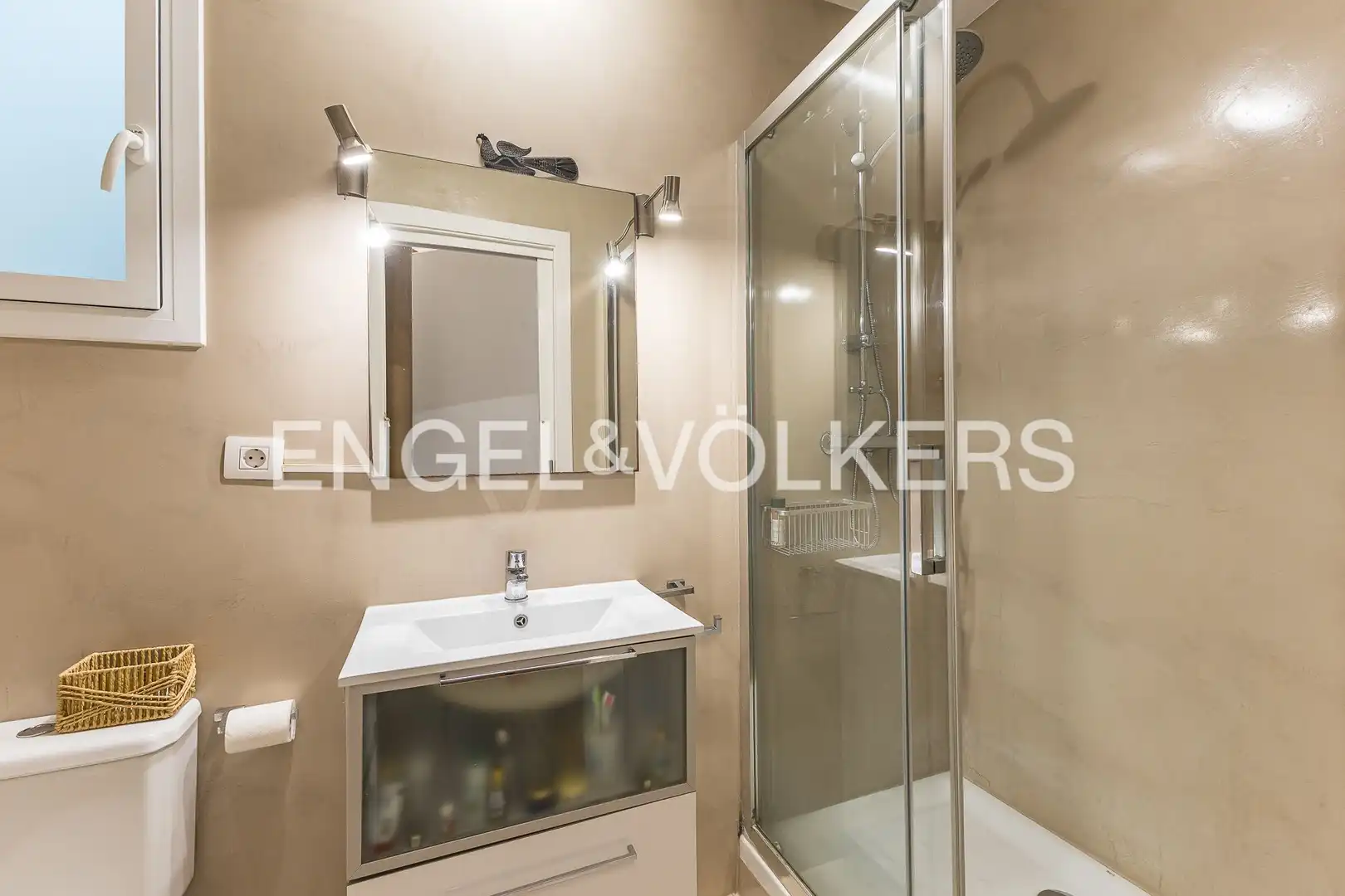 Bathroom of Flat for sale in Barcelona  with Air Conditioner, Heating and Balcony