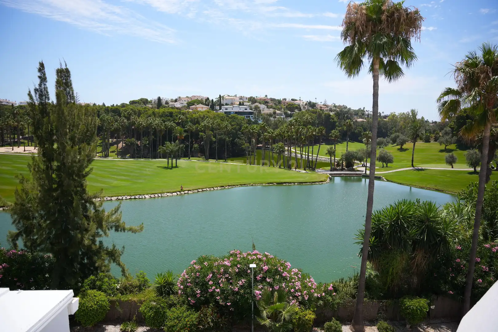 Jardí de Casa o xalet en venda en Benalmádena amb Aire condicionat, Traster i Piscina comunitària