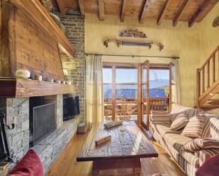 Living room of Single-family semi-detached for sale in Guils de Cerdanya  with Heating, Private garden and Parquet flooring