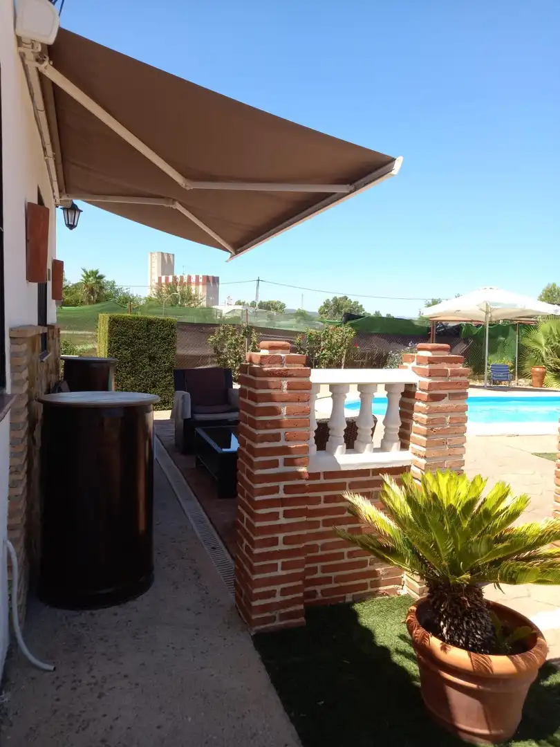 Terrassa de Finca rústica en venda en El Carpio amb Traster, Piscina i Moblat