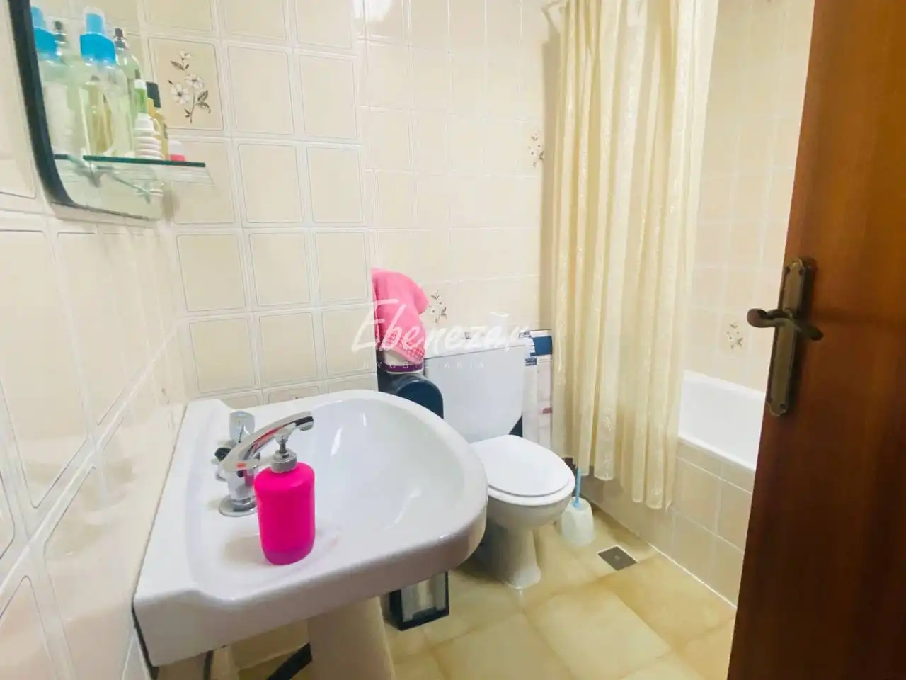 Baño de Piso en venta en Cartagena con Aire acondicionado, Calefacción y Terraza