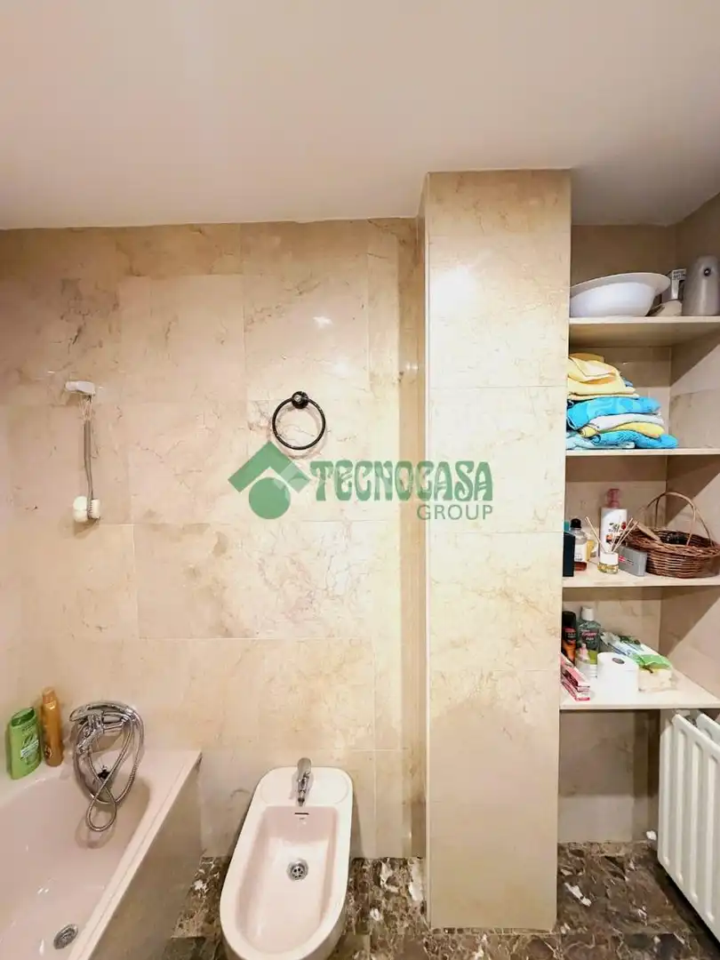 Bathroom of Flat for sale in Cuenca  with Air Conditioner, Heating and Terrace
