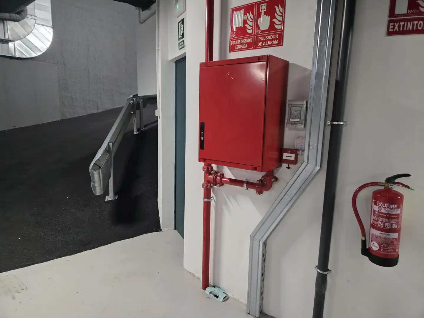 Garage zum Verkauf in L'Hospitalet de Llobregat mit Alarm