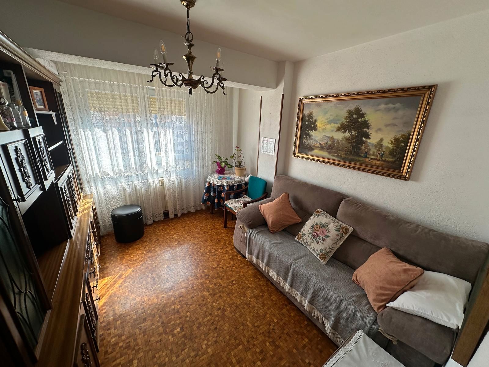 Sala d'estar de Pis en venda en Burgos Capital amb Calefacció, Terrassa i Moblat