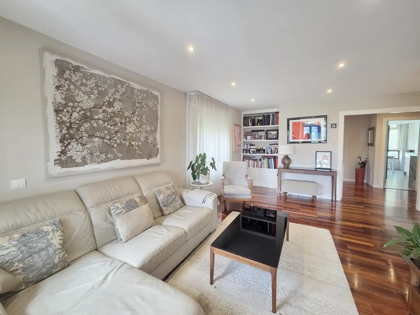 Wohnzimmer von Dachboden zur Miete in Santander mit Heizung, Privatgarten und Parkett