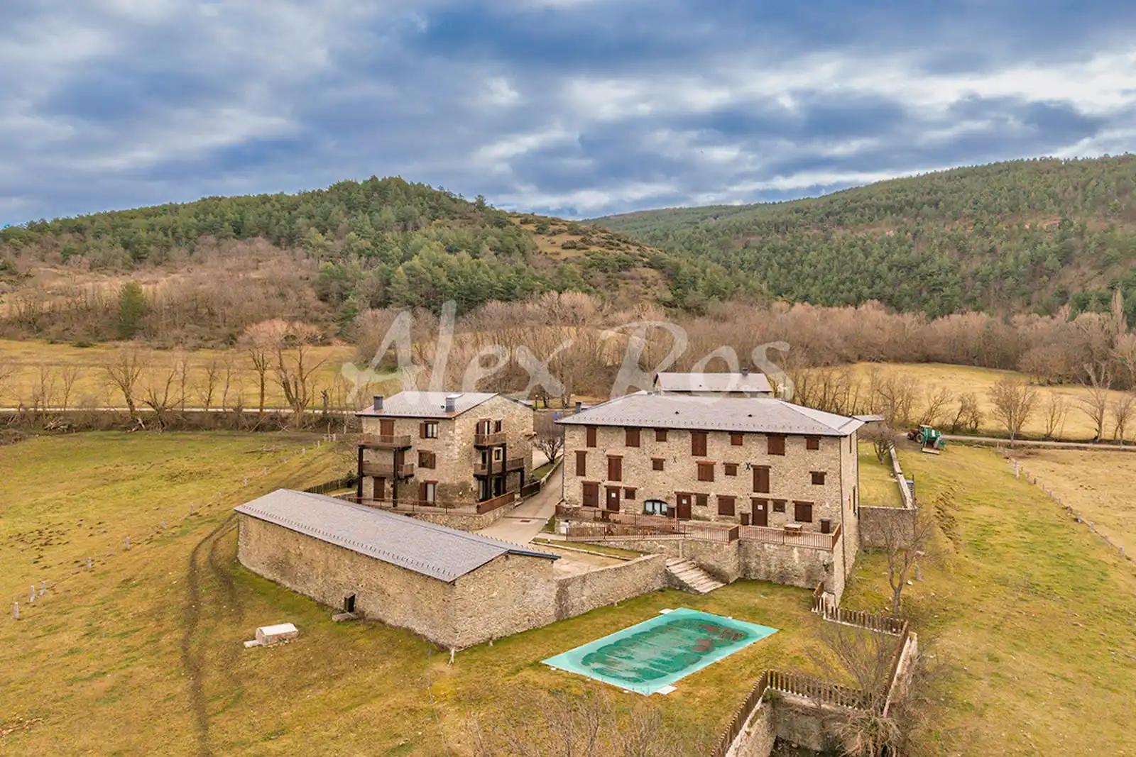 Vista exterior de Casa o chalet en venta en Fontanals de Cerdanya con Piscina y Piscina comunitaria