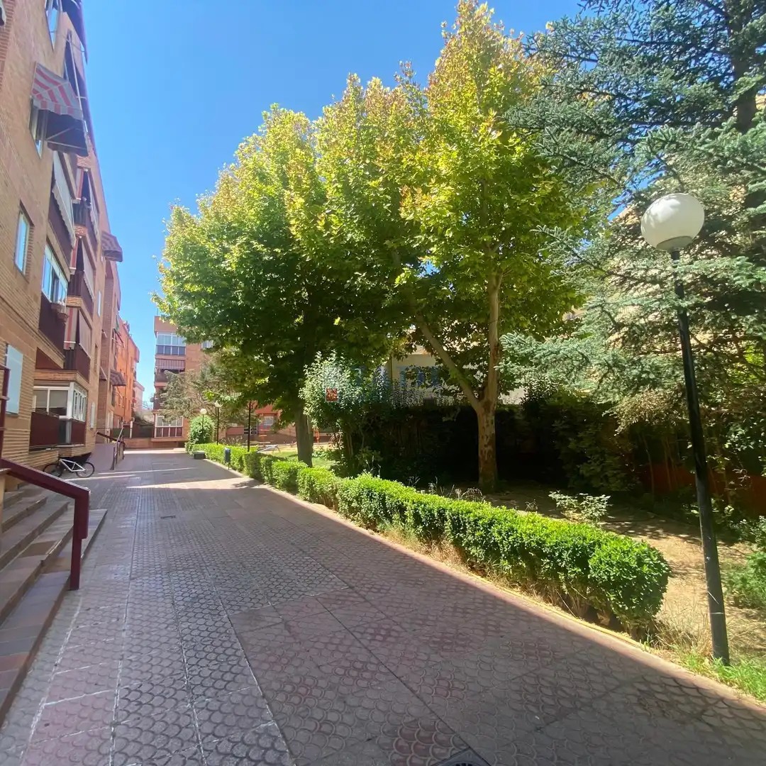 Exterior view of Flat for sale in Valdepeñas  with Air Conditioner, Heating and Terrace