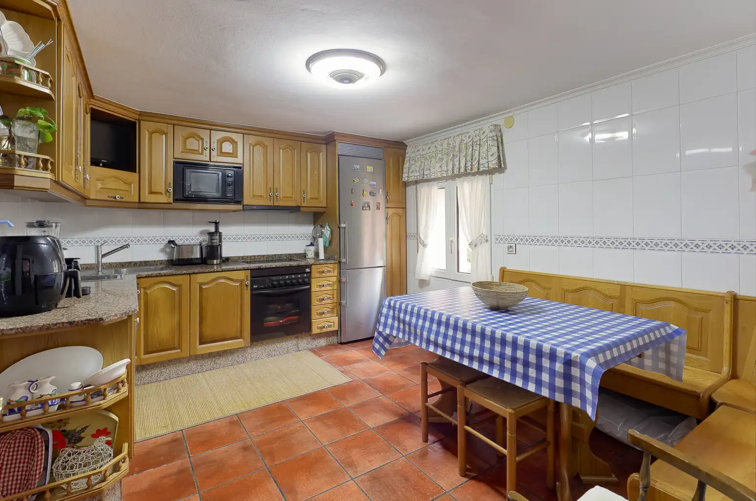 Cuina de Casa o xalet en venda en Gijón  amb Calefacció, Jardí privat i Parquet