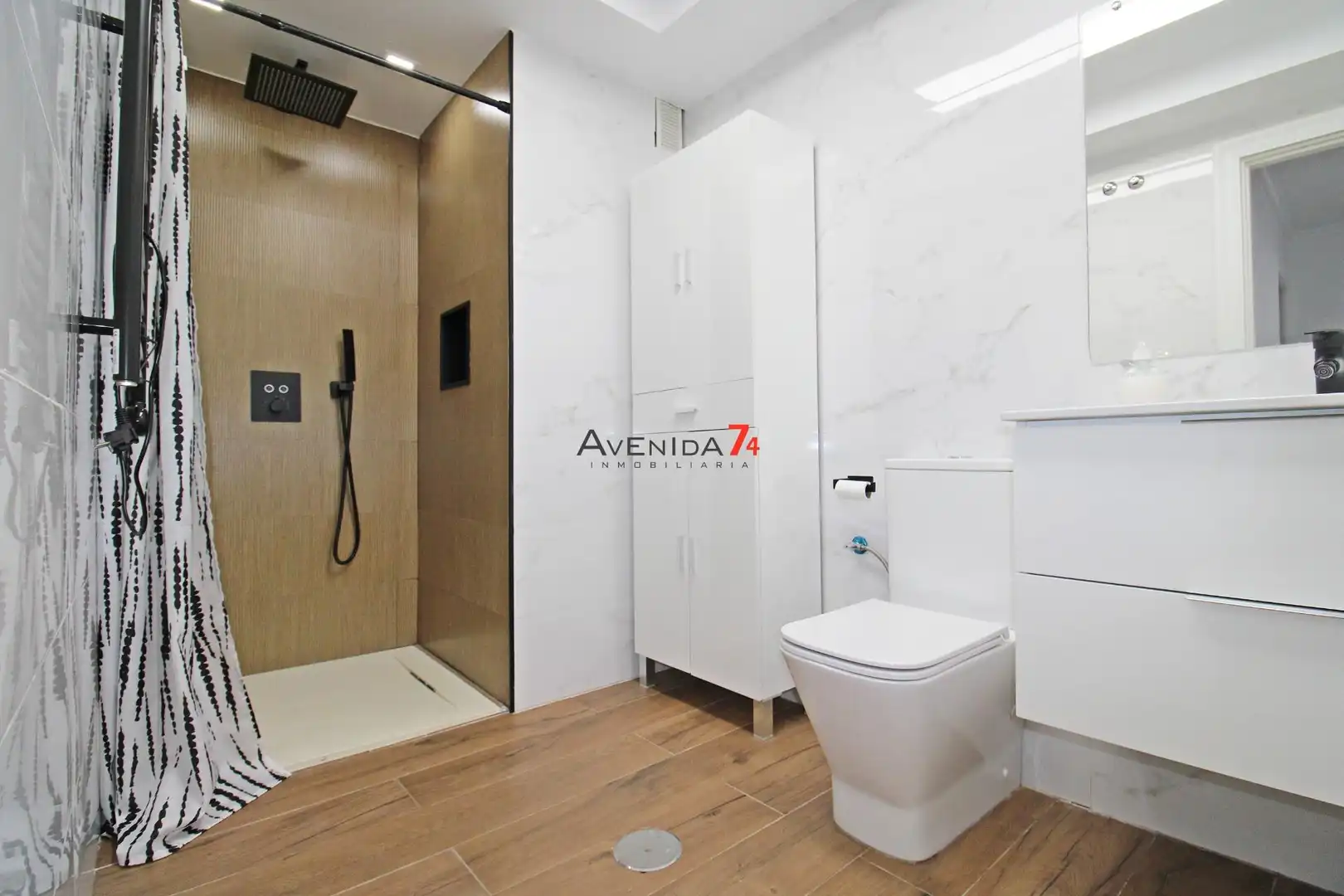 Badezimmer von Wohnung zum Verkauf in Lorca mit Klimaanlage, Heizung und Parkett