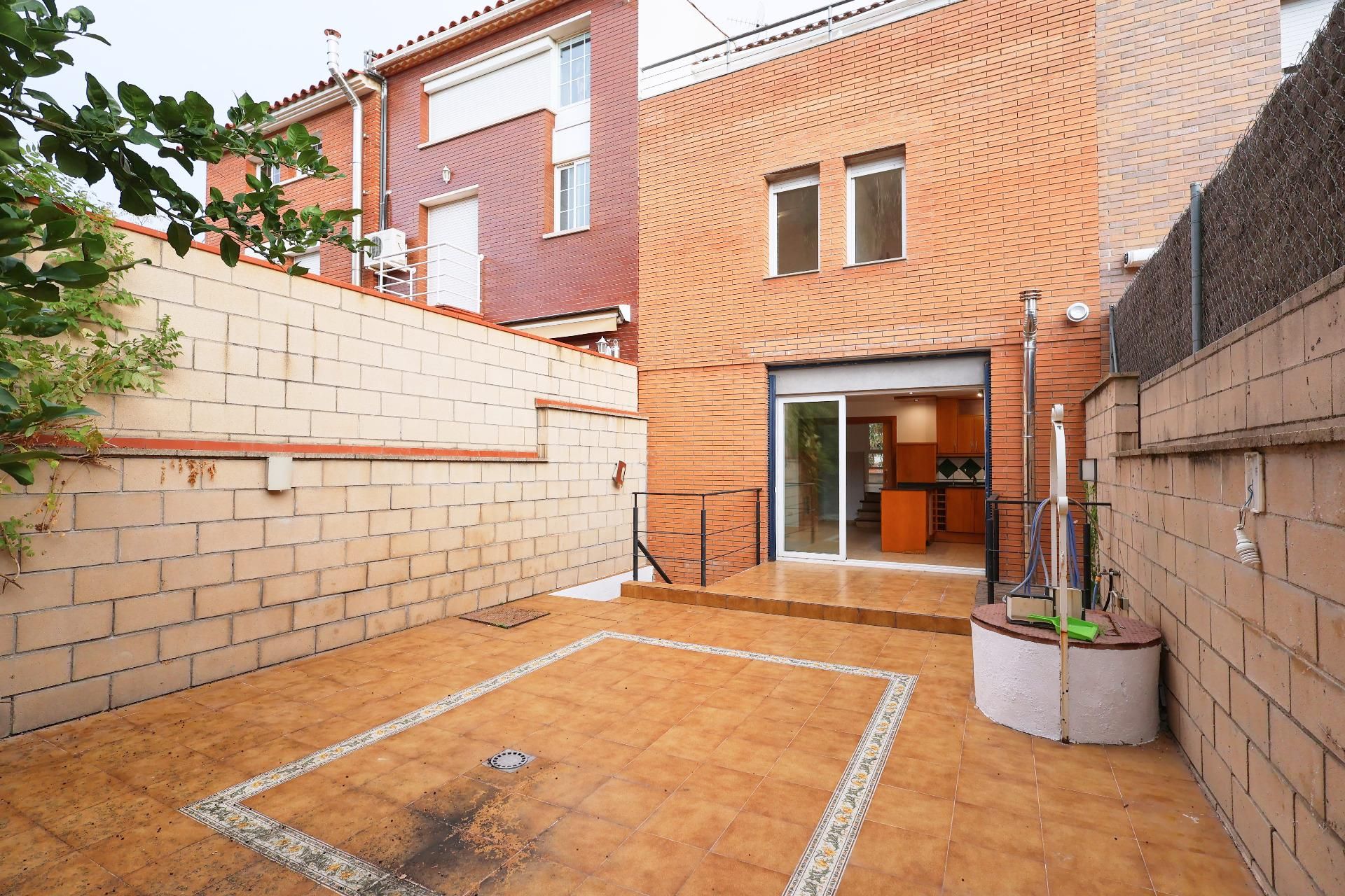 Terrace of Single-family semi-detached for sale in Vilanova i la Geltrú  with Heating and Terrace