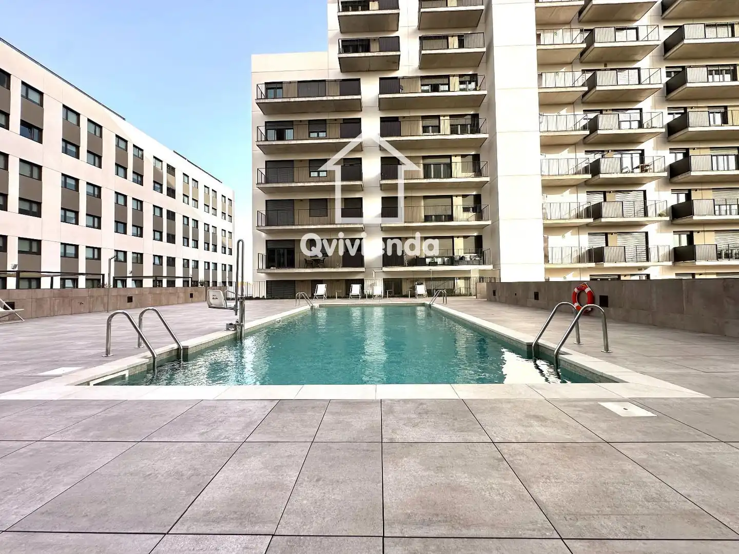 Piscina de Pis de lloguer en Terrassa amb Aire condicionat, Terrassa i Piscina