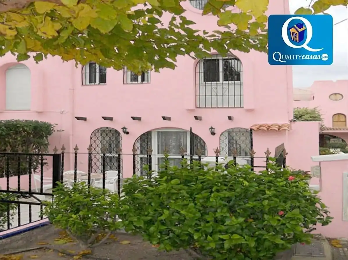 Bungalow con piscina en venta en Pueblo Español - Coveta Fumá