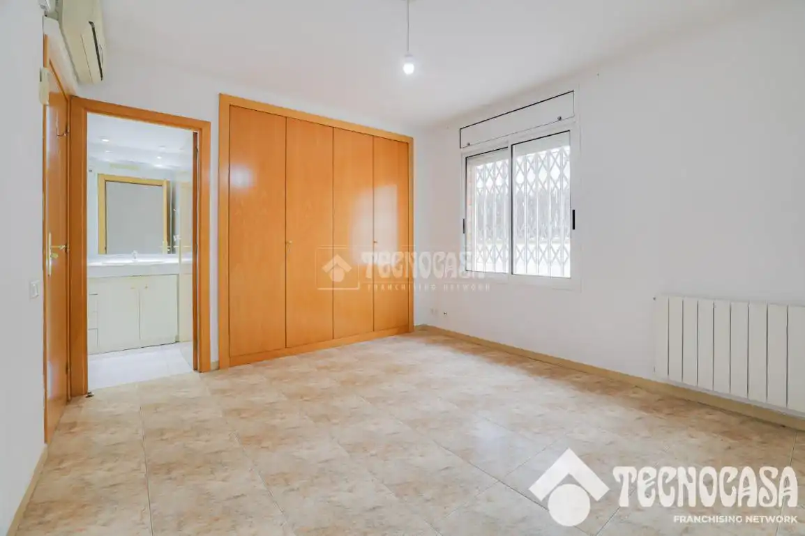 Bedroom of Flat for sale in Mataró  with Air Conditioner, Heating and Storage room