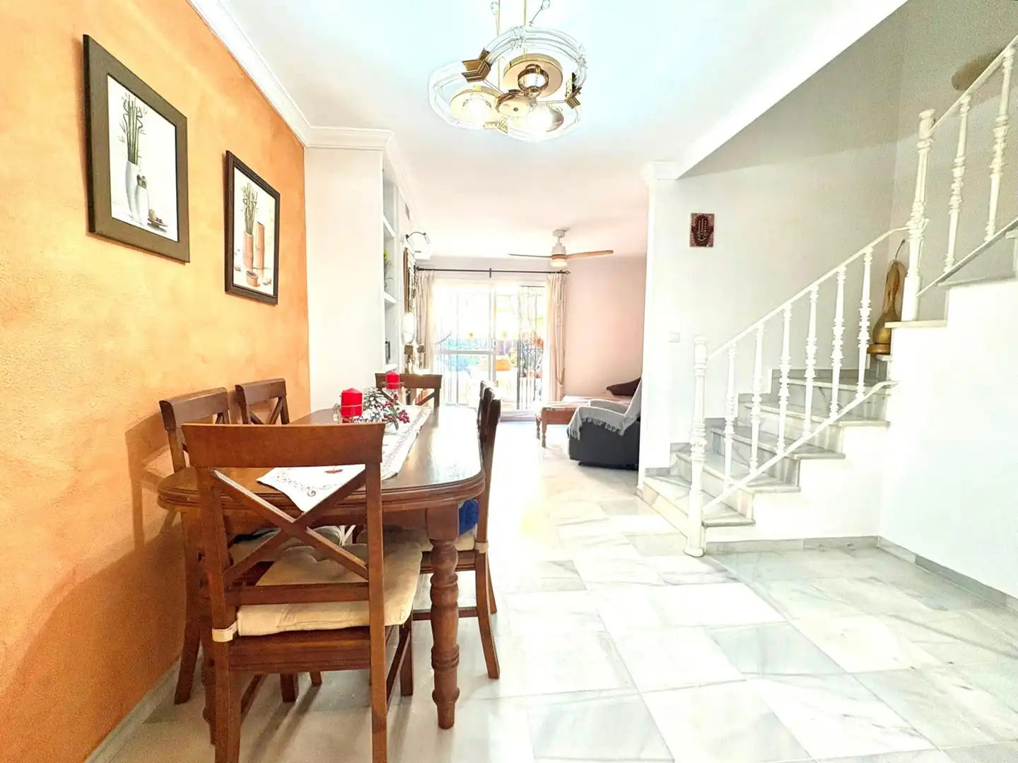 Esszimmer von Einfamilien-Reihenhaus zum Verkauf in Marbella mit Heizung, Terrasse und Balkon