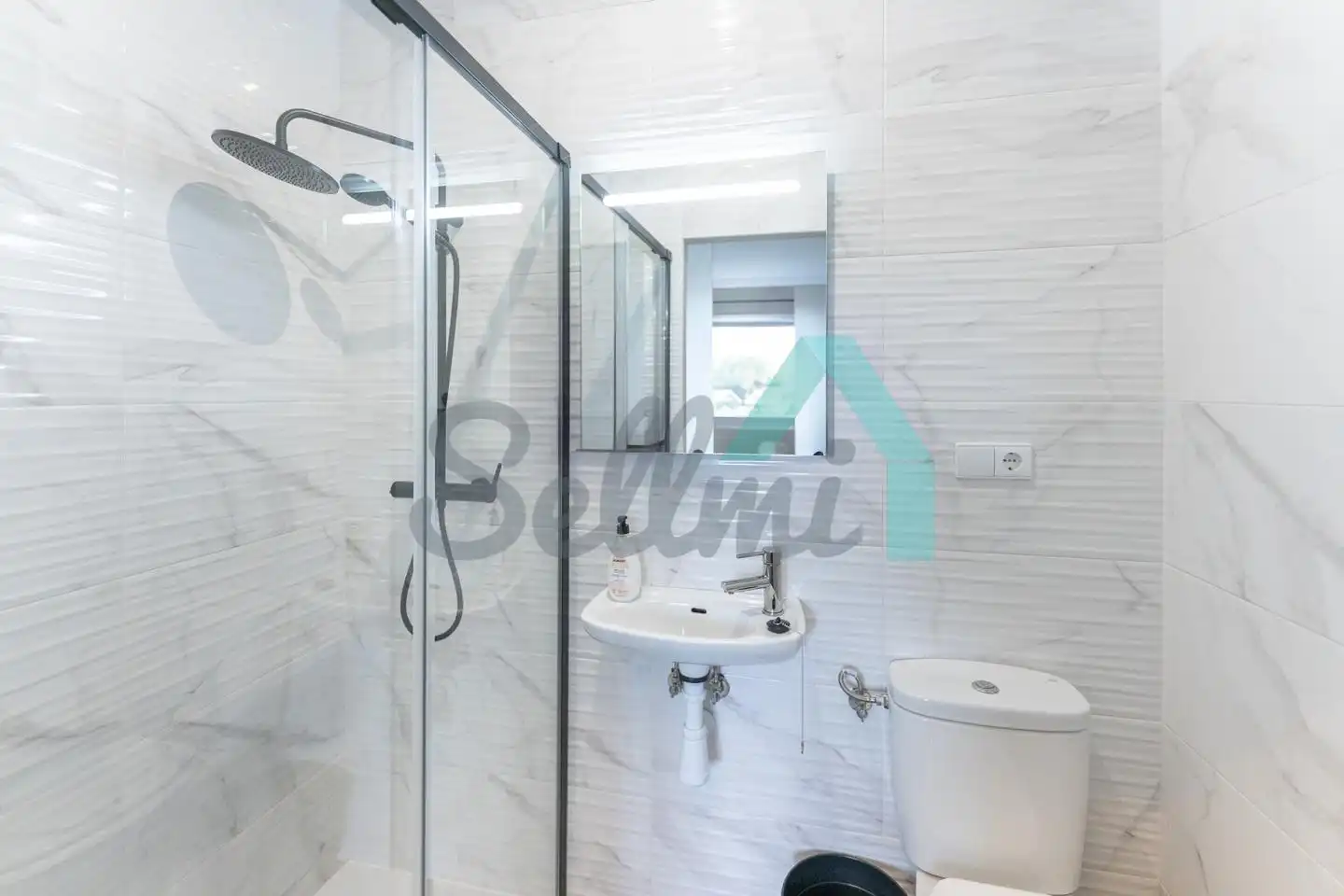 Bathroom of Houses for rent in Gijón   with Heating, Private garden and Terrace