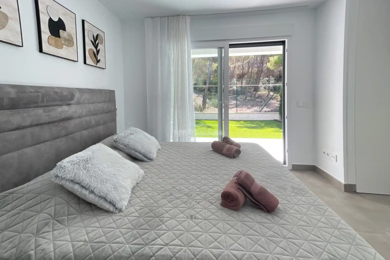 Schlafzimmer von Haus oder Chalet zum Verkauf in L'Alfàs del Pi mit Klimaanlage, Heizung und Privatgarten