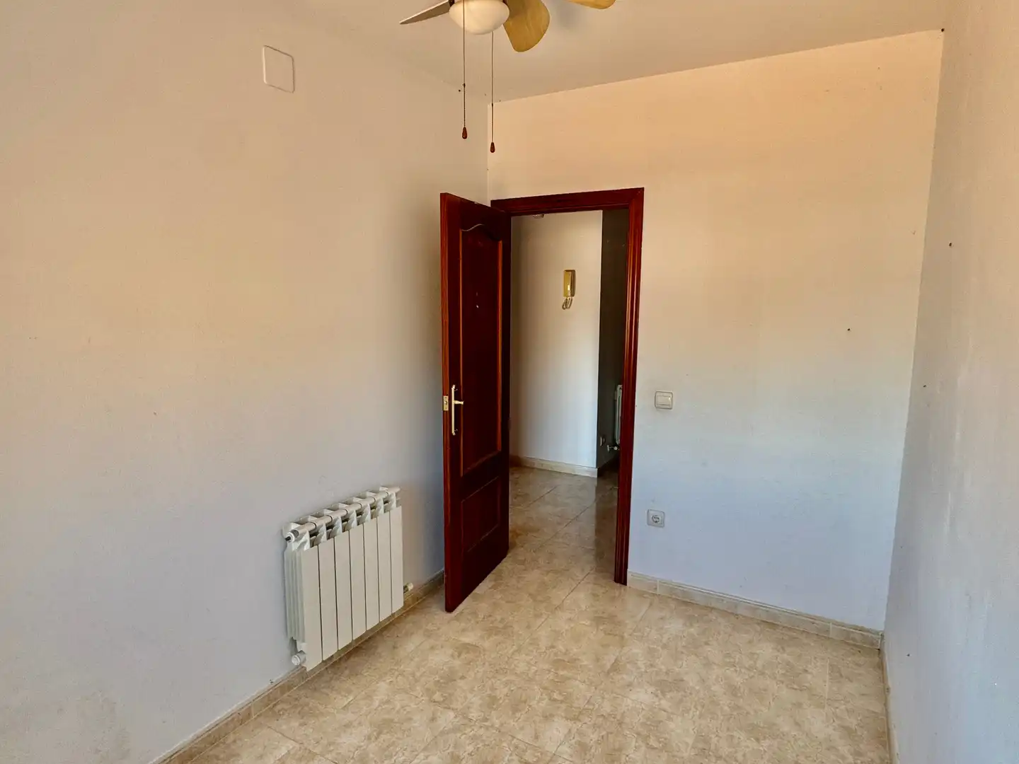 Schlafzimmer von Einfamilien-Reihenhaus zum Verkauf in Calafell mit Heizung, Privatgarten und Terrasse