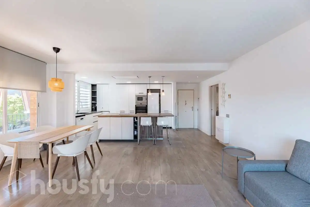 Außenansicht von Wohnung zum Verkauf in Castelldefels mit Klimaanlage, Heizung und Balkon