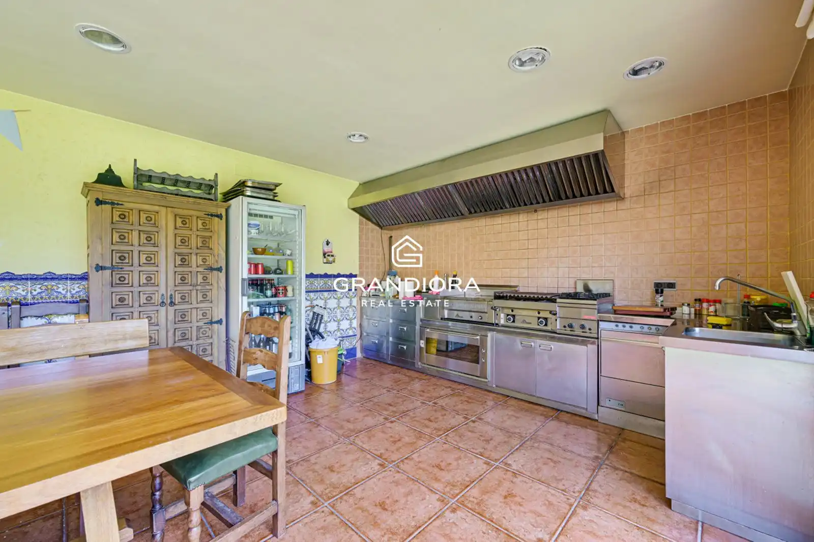 Cuina de Casa o xalet en venda en Cerdanyola del Vallès amb Aire condicionat i Piscina